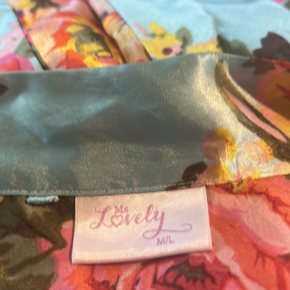 Floral Satin Kimono Robe size medium/large - Picture 5 of 5